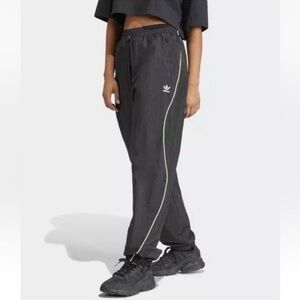 NEW ADIDAS FR PARACHUTE PANTS IT9698 Black With Green Stripe Size XS
